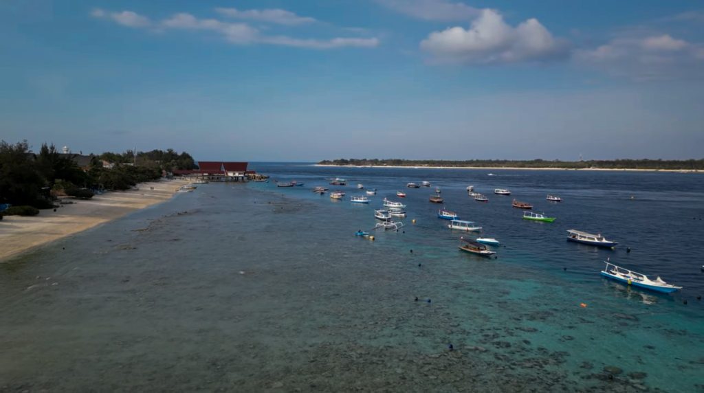 Costas de Gili desde dron, Gili trawangan, indonesia